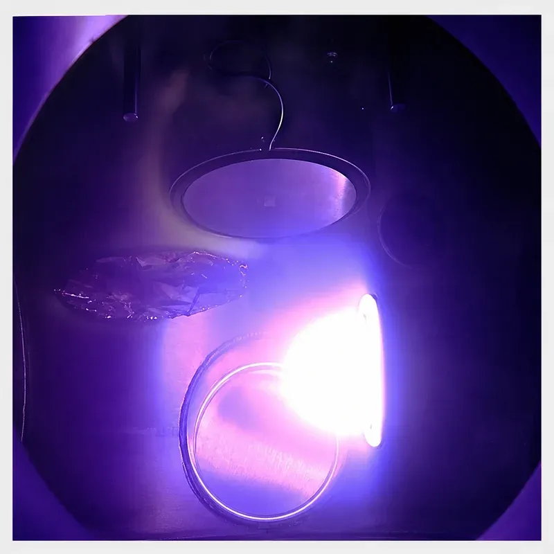 Cryogenic electro-optic modulator device